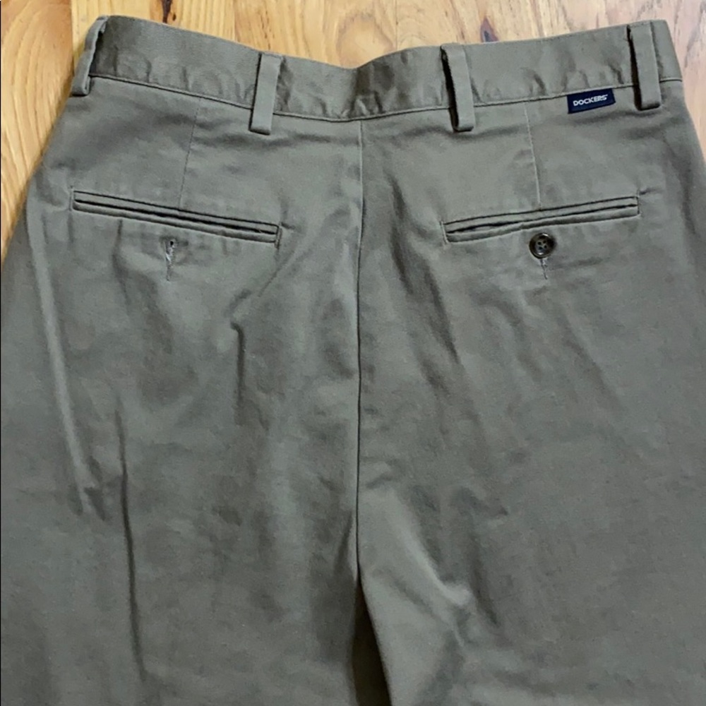 Men’s Dockers Khakis - Picture 3 of 5